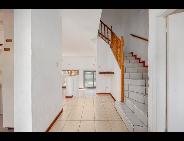 3 BEDROOM DUPLEX FOR SALE IN THE WOLDS